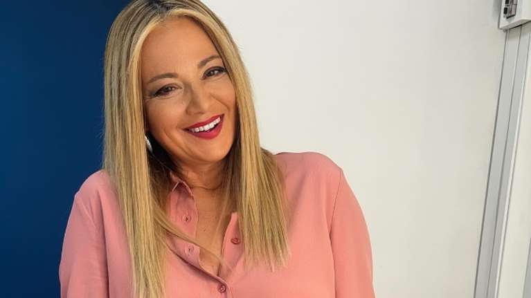 Νάνσυ Ζαμπέτογλου: Τόλμησε τον &quot;απαγορευτικό&quot; χρωματικό συνδυασμό που πλέον είναι η τελευταία τάση της μόδας