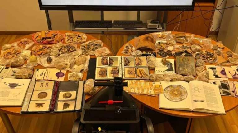 Γιγαντιαίο κύκλωμα αρχαιοκαπηλίας &quot;ξήλωσε&quot; η Europol - Ένας Έλληνας είχε ολόκληρο θησαυρό στο σπίτι του [εικόνες - βίντεο]