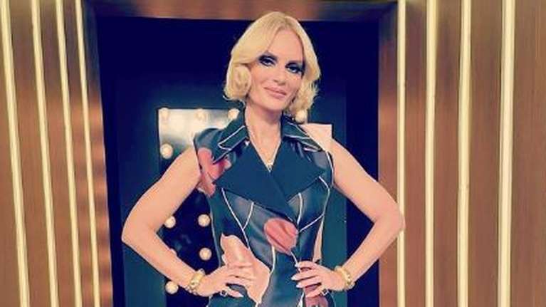 Έλενα Χριστοπούλου | Ποζάρει με ολόσωμο μαγιό και μας δείχνει τα αγαλματένια της πόδια