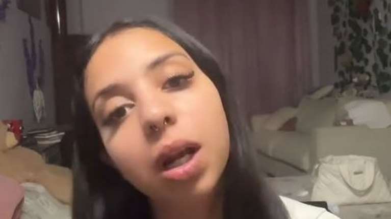 Ξυλοδαρμός από οδηγό ταξί στη Θεσσαλονίκη: &quot;Με έπιασε από το λαιμό, με έριξε κάτω, με χτύπησε στο πρόσωπο,&quot; λέει η 21χρονη