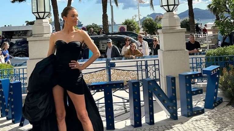 Τέλος το καρέ για την Βίκυ Καγιά: Η εμφάνιση στο MadWalk με πιο μακριά μαλλιά από ποτέ