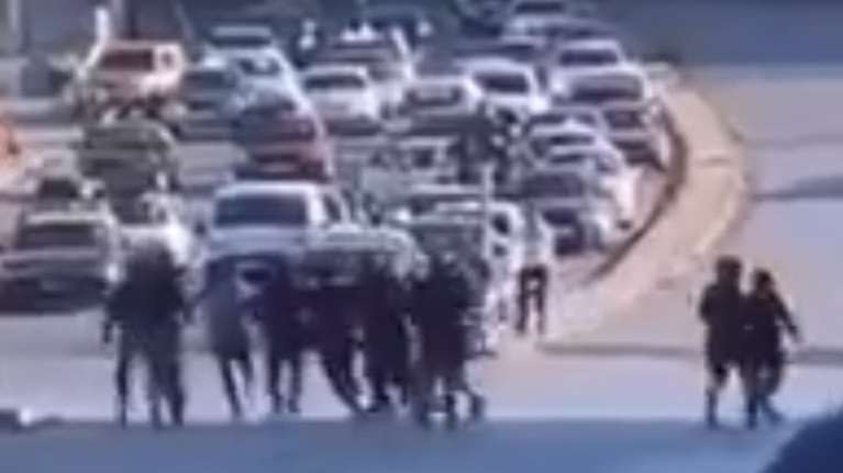 Θεσσαλονίκη: Καρέ καρέ τα άγρια επεισόδια ανάμεσα σε οπαδούς του ΠΑΟΚ και του Άρη - Τραυματίες και 13 συλλήψεις [βίντεο]