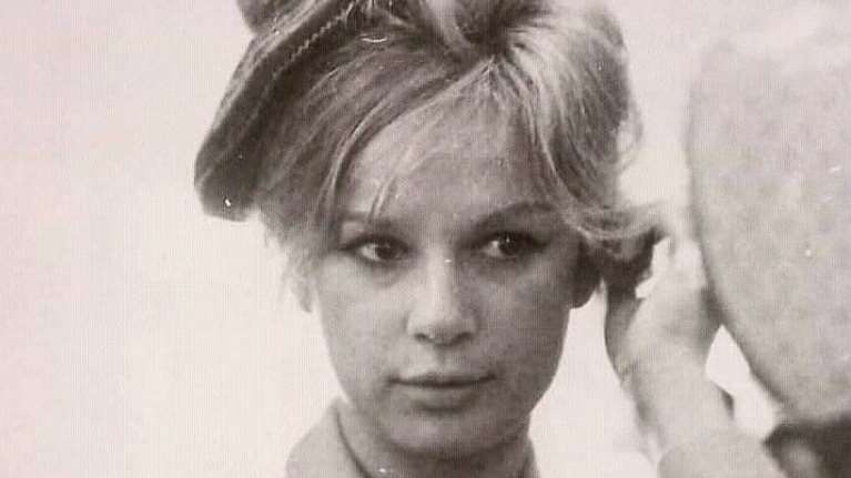 Σπάνια φωτό: Η Αλίκη Βουγιουκλάκη με αέρα ντίβας στους δρόμους του Λονδίνου, στα &#39;70s