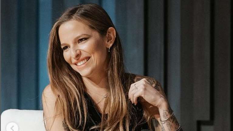 Εριέττα Κούρκουλου - Λάτση: Η πρώτη βραδινή έξοδος 13 μέρες μετά τη γέννα - Με glam μακιγιάζ και τέλεια μαλλιά με φιόγκο