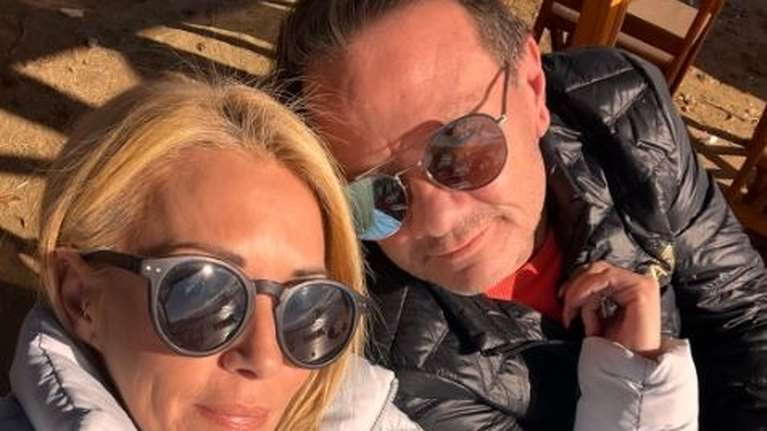 Ο Απόστολος Λύτρας ποζάρει με τη νέα του σύντροφο και δείχνει την πισίνα του σπιτιού του [εικόνες]