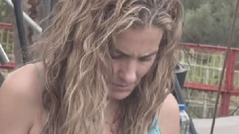 Φάρσα με ψεύτικη κατσαρίδα στη Νατάσσα Μποφίλιου έκαναν οι συνεργάτες της - Η απίθανη αντίδρασή της [βίντεο]