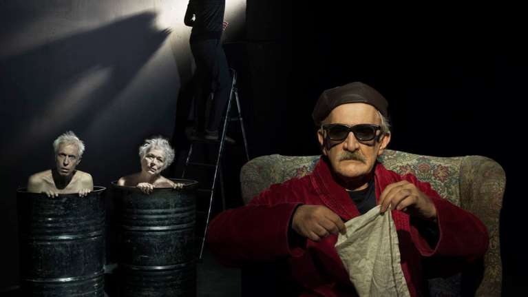 Ο Δημήτρης Καταλειφός στη σκηνή του Σύγχρονου Θεάτρου με το &quot;Τέλος του παιχνιδιού&quot;