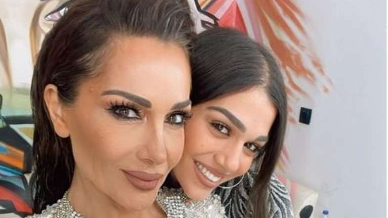 Η στιγμή που η Μελίνα Νικολαΐδη αποθεώνει τη μητέρα της- &quot;Όταν η βασίλισσα ανατέλλει&quot; [Βίντεο]