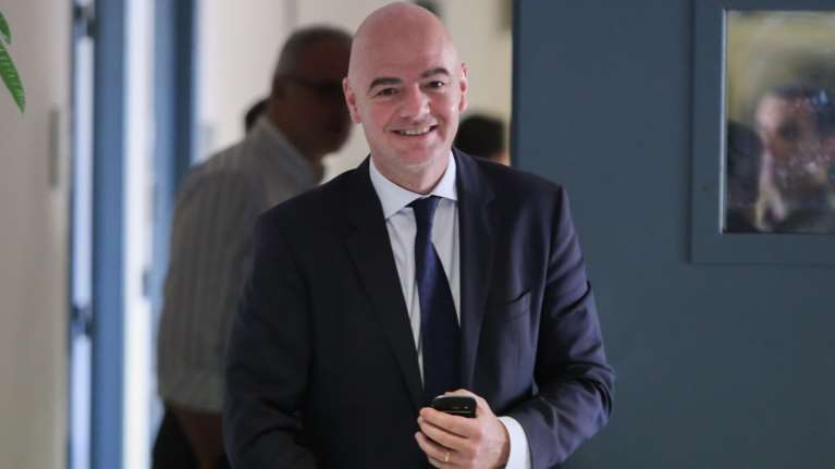 Προκαλεί ο Ινφαντίνο: Το Μουντιάλ ανά δύο χρόνια μπορεί να αποτρέψει τους Αφρικανούς από το να διασχίζουν τη Μεσόγειο