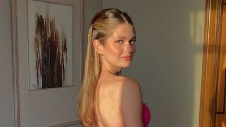 Η Αμαλία Κωστοπούλου έγινε 28: Το πάρτι γενεθλίων, η τούρτα και τα δεκάδες τριαντάφυλλα