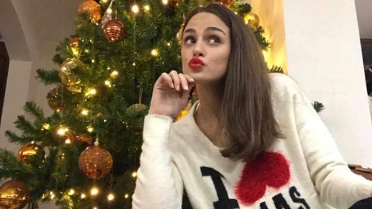 Μαρία Βοσκοπούλου: Το χριστουγεννιάτικο δέντρο στο σπίτι της με την απίθανη θέα στην Ακρόπολη