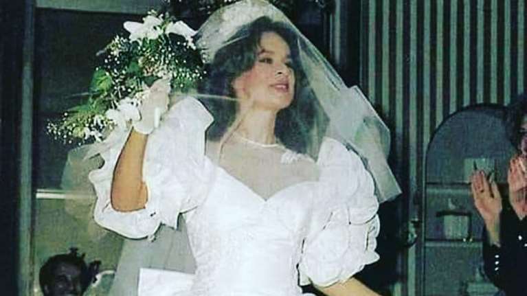 Αλίκη Βουγιουκλάκη: Η σπάνια φωτογραφία με νυφικό στην πασαρέλα ως μοντέλο