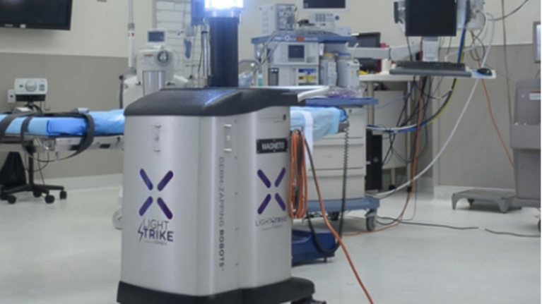 Ιαπωνικό ρομπότ σκοτώνει μέσα σε 2 λεπτά τον κορονοϊό με υπεριώδη ακτινοβολία  [εικόνες-βίντεο]