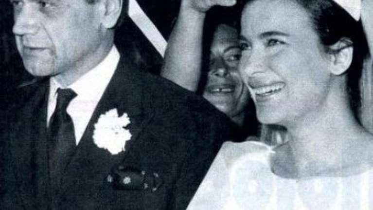 Καρέζη-Χατζηφωτίου: Σπάνιες φωτό από τον χλιδάτο γάμο τους στη Φιλοθέη - Το απόλυτο κοσμικό γεγονός της εποχής