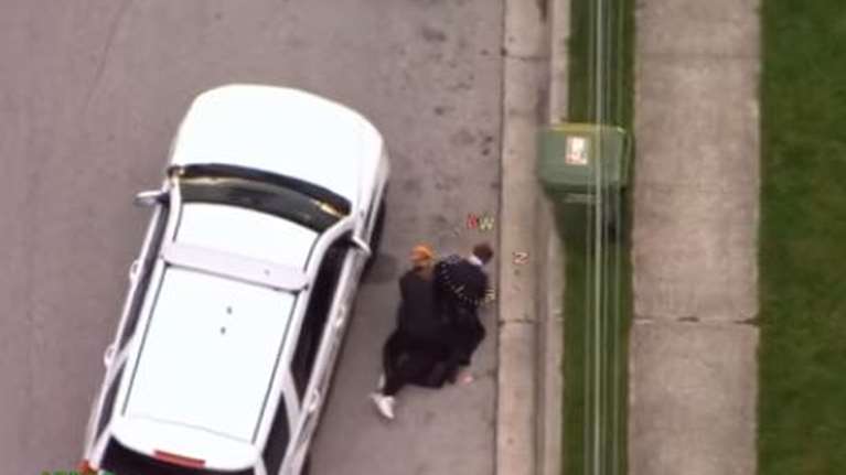 Νέο περιστατικό στις ΗΠΑ: Αστυνομικός συλλαμβάνει Αφροαμερικανό και γονατίζει στον λαιμό του [βίντεο]