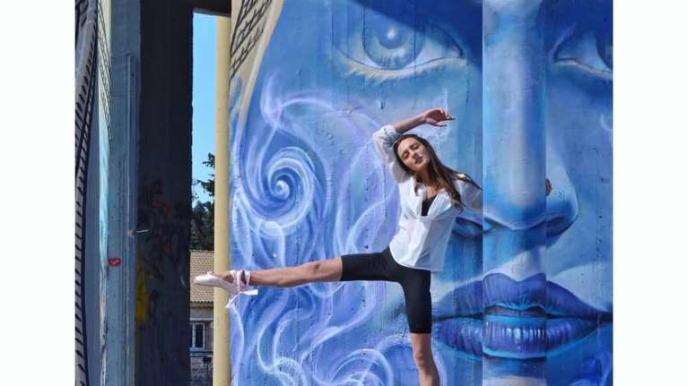 Η Cilia Katrali είναι η καλλιτέχνις που ακούμε στο repeat: &quot;Δεν ξέρω ακόμα αν εκπροσωπώ τη γενιά μου&quot;, δηλώνει στο TheToc.gr