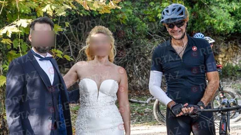 Μητσοτάκης: Η βόλτα με το ποδήλατο στο Τατόι και η &quot;εισβολή&quot; σε γαμήλια φωτογράφιση