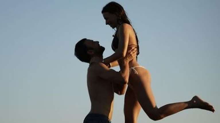 Aνδρέας Γεωργίου - Σιμώνη Χριστοδούλου: Pre-wedding party σε ιστιοφόρο  - Ο χορός, το φιλί και το ζεϊμπέκικο του γαμπρού