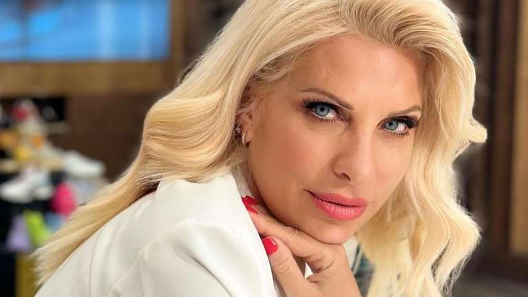 Η Ελένη Μενεγάκη τόλμησε ήδη το it χρώμα του 2025 στο μανικιούρ της