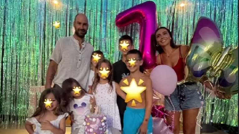 Βασίλης Σπανούλης – Ολυμπία Χοψονίδου: Πάρτι στην πισίνα με μπαλόνια και πεταλούδες για τα γενέθλια της κόρης τους