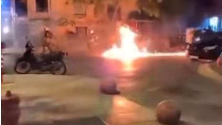 Ένταση στον Άγιο Παντελεήμονα: Μολότοφ και χημικά μετά από συγκέντρωση διαμαρτυρίας - Δύο συλλήψεις [βίντεο]