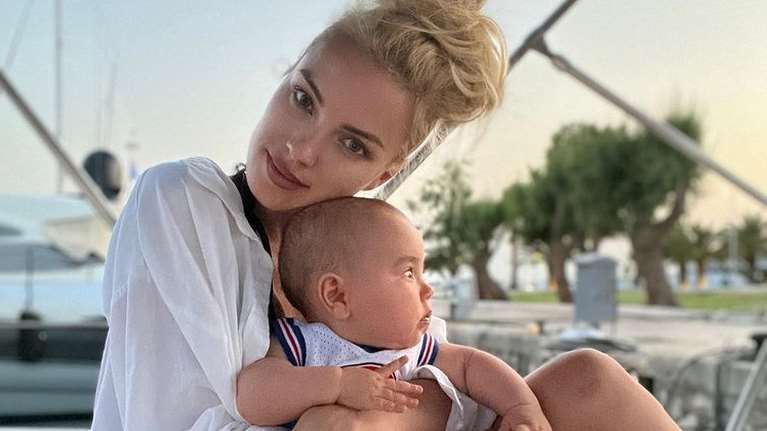 Ζήλεψε η Τζούλια Νόβα: Η πρώτη λέξη που είπε η κόρη της, Δάειρα δεν ήταν &#39;&#39;μαμά&#39;&#39; [εικόνες]