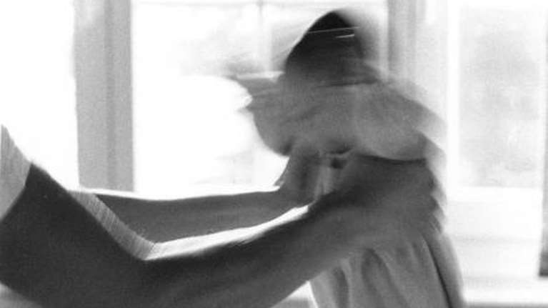 Εφιάλτης με βρέφος: Η νταντά το ταρακούνησε κα του άφησε μόνιμη αναπηρία - &quot;Είδα το κεφάλι του να τινάζεται&quot;