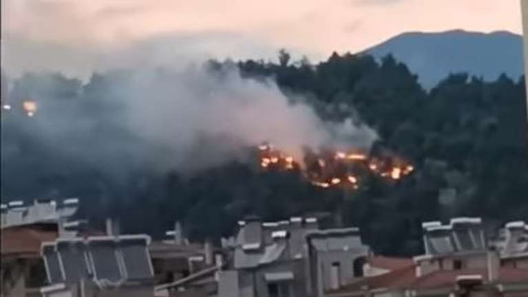 Υπο έλεγχο η πυρκαγιά στον λόφο Κουλά στις Σέρρες: Μήνυμα του 112 για ετοιμότητα των κατοίκων