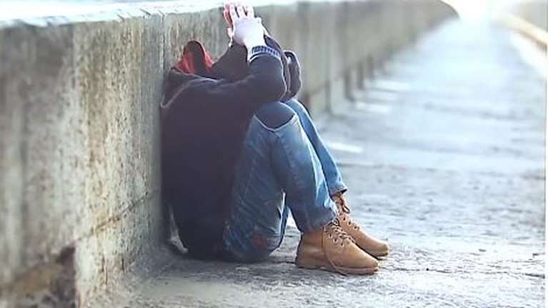 Αδιανόητο: Ανάγκασαν συμμαθητή τους σε σχολική εκδρομή να πιει ποτό με ακαθαρσίες στη Θεσσαλονίκη