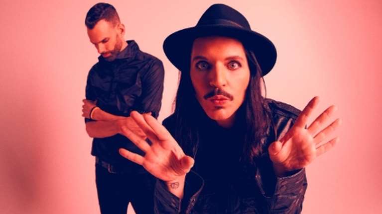 Ιταλία: Εισαγγελική έρευνα για τον τραγουδιστή των Placebo - Αποκάλεσε τη Μελόνι φασίστρια και ρατσίστρια