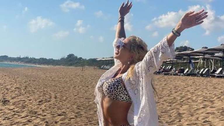 Κωνσταντίνα Σπυροπούλου: Κάνει κούνια με μαγιό animal print και τρελαίνει το Instagram [Βίντεο]