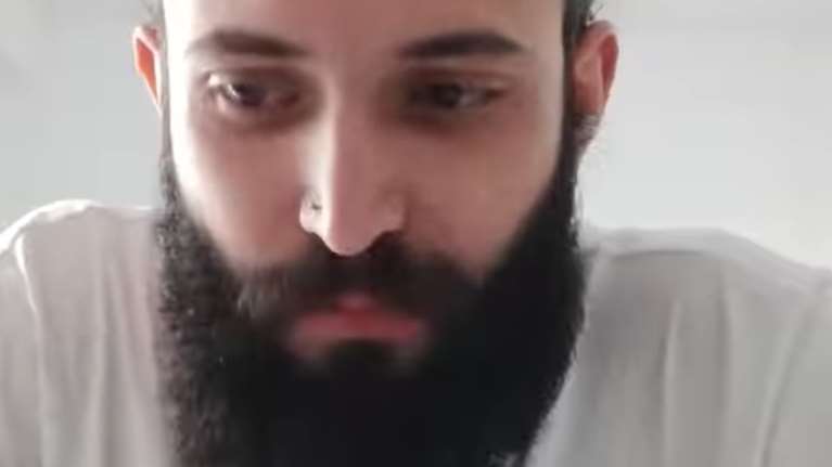 Προσήγαγαν επιζώντα των Τεμπών μετά από συλλαλητήριο - &quot;Εχω αναπνευστικά προβλήματα και πανικοβλήθηκα με τα δακρυγόνα&quot;