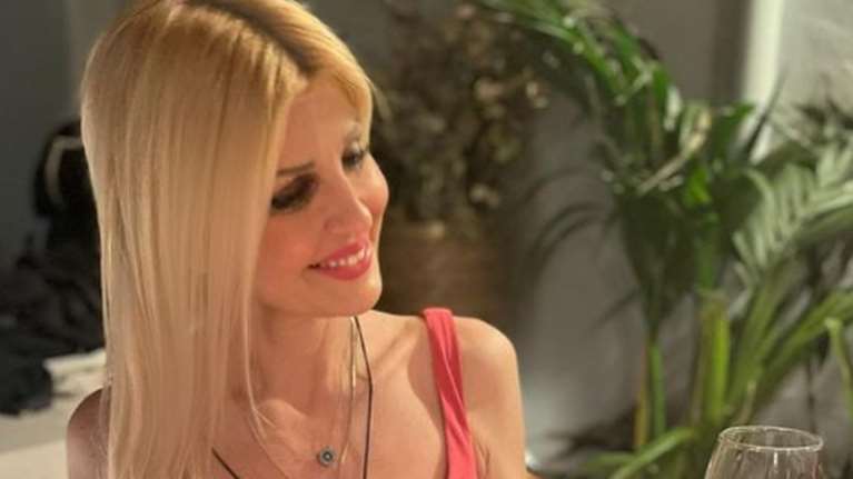 Γενέθλια για την Ελενα Ράπτη: Λαμπερή, το γιόρτασε με φίλες της - Η εντυπωσιακή τούρτα [εικόνες]