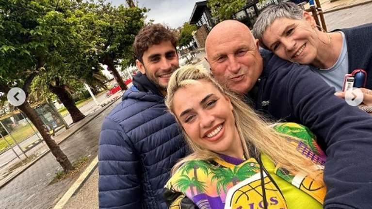 Κόνι Μεταξά: Στη Βαρκελώνη με τον σύζυγό της, Μάριο Καπότση - Μαζί και τα πεθερικά της [εικόνες]