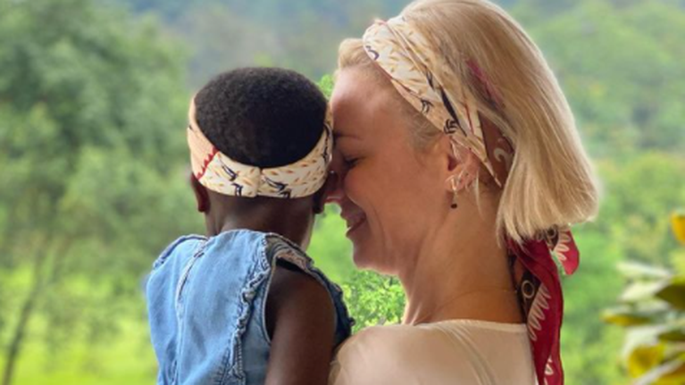 Το συγκινητικό μήνυμα της Χριστίνας Κοντοβά με την μικρή Έιντα: &quot;Πρώτη φορά μαμά&quot;