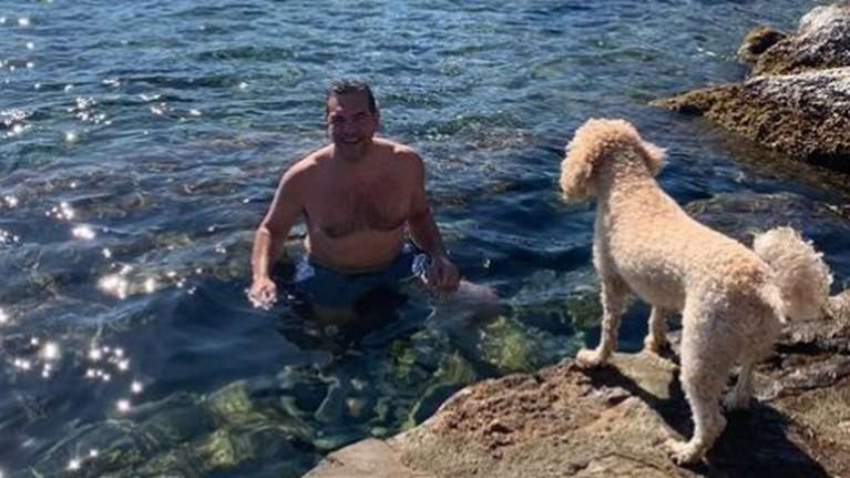 Η βουτιά του Τσίπρα στη θάλασσα και το μήνυμα στον Πολάκη - Νέα ανάρτηση του βουλευτή