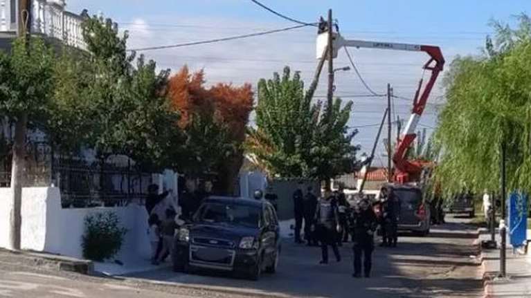 Σύλληψη τριών ατόμων στον Ασπρόπυργο για ρευματοκλοπή σε επιχείρηση για την εγκληματικότητα