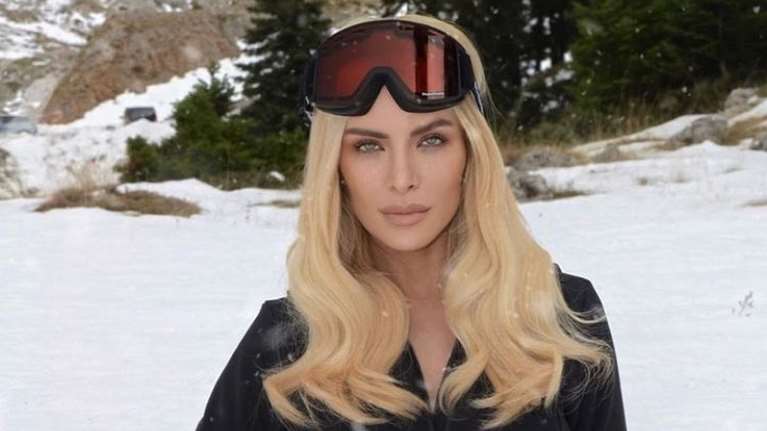 Απόδραση στην Αράχωβα για την Κατερίνα Καινούργιου: Το άλμπουμ με τις πόζες της στα χιόνια [εικόνες]