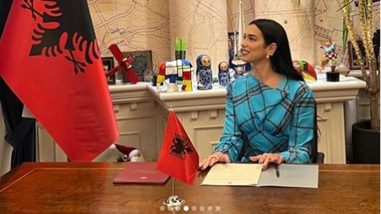 Η Dua Lipa πήρε την αλβανική υπηκοότητα: &quot;Θα είμαι Αλβανίδα και με χαρτιά&quot; [εικόνες-βίντεο]