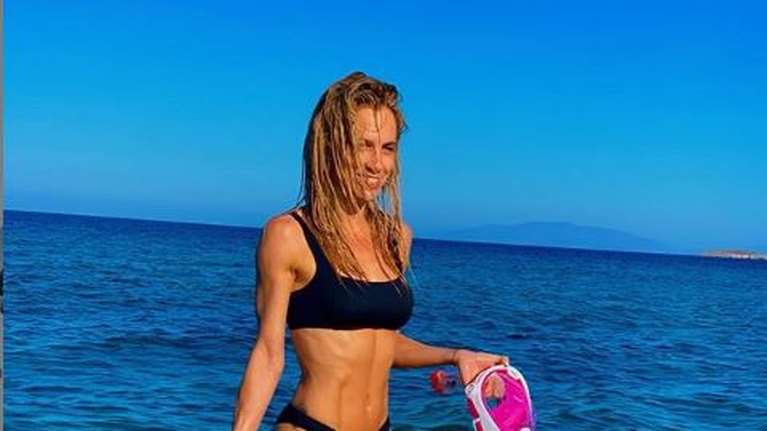 Ντορέττα Παπαδημητρίου: Το κορμί... άγαλμα της ηθοποιού - Δείχνει πώς γυμνάζεται στη θάλασσα [Εικόνες]