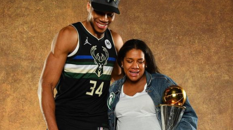 Γιάννης Αντετοκούνμπο - Το μήνυμα της συντρόφου του: Αγαπώ όλα όσα είσαι. Τώρα πάμε να αποκτήσουμε το μωρό