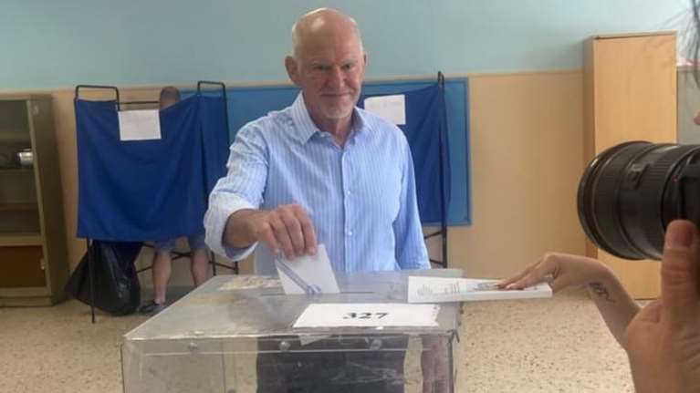 Ψήφισε ο Γιώργος Παπανδρέου: Θέλουμε Ευρώπη δημοκρατική, αλληλέγγυα, πράσινη και ενωμένη