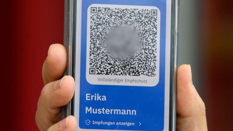 Ανακοινώσεις Κομισιόν: Εννέα μήνες η διάρκεια του πιστοποιητικού εμβολιασμού