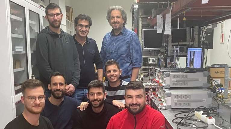 Το Τμήμα Πληροφορικής του ΑΠΘ κατασκεύασε τον ταχύτερο επεξεργαστή Τεχνητής Νοημοσύνης- Με τη χρήση φωτός