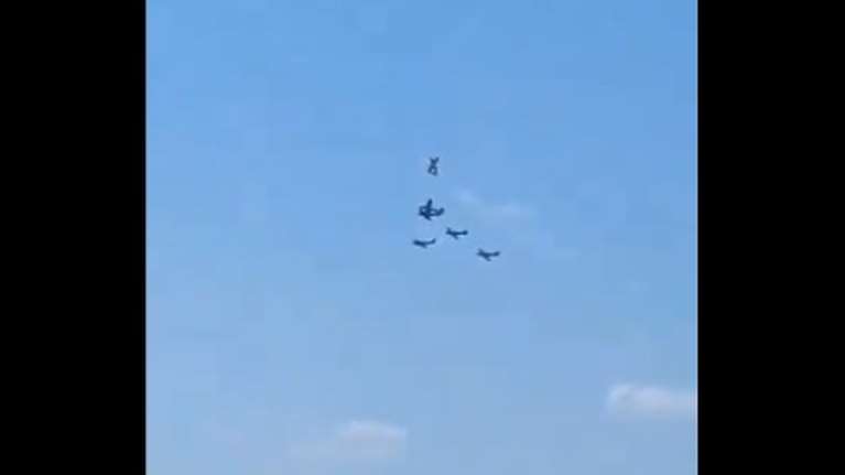 Πορτογαλία: Δύο μικρά αεροσκάφη συγκρούστηκαν στη διάρκεια αεροπορικής επίδειξης, νεκρός ένας πιλότος [βίντεο]