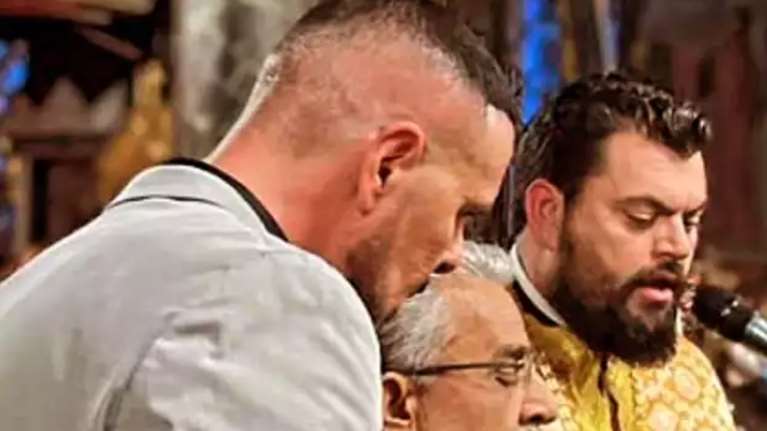 Νίκος Βουρλιώτης: Ο ράπερ NiVo έψαλε τα εγκώμια του επιτάφιου θρήνου [βίντεο]