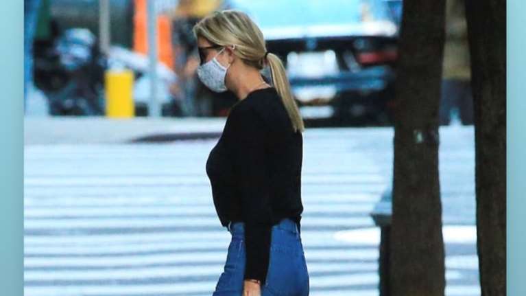 Μόνη στη Νέα Υόρκη η Ιβάνκα Τραμπ- Η φωτογραφία από τη βόλτα της, συνοδεία μυστικών πρακτόρων