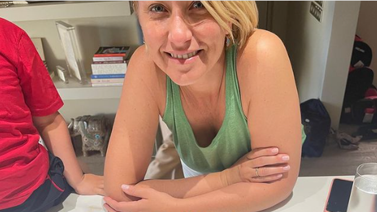 Γενέθλια για την Σία Κοσιώνη: Δείτε την τούρτα έκπληξη από τον γιο της και τα αδέρφια του