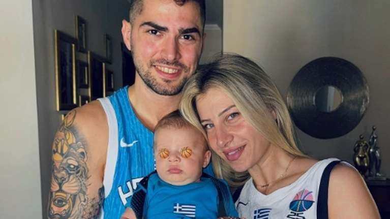 &quot;Μπαμπά είσαι σπουδαίος&quot; - Η φωτογραφία της Μαρίας Χατζηπαρασίδου με τον Τολιόπουλο και τον γιο τους μετά το χάλκινο