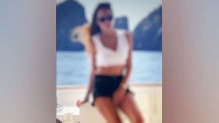 Σύλληψη πρώην εστεμμένης playmate: Έκρυβε τα παιδιά της από τον πρώην σύζυγό της σε διαμέρισμα στην Αθήνα επί 10 μέρες